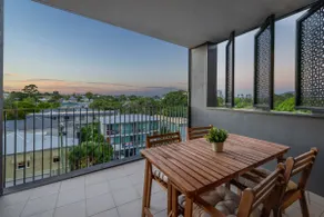 Rooftop Pool and View Stylish 2Bed with Ducted AC - Image 4