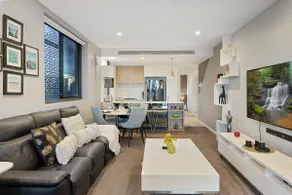 Rooftop Pool and View Stylish 2Bed with Ducted AC - Image 3