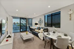 Rooftop Pool and View Stylish 2Bed with Ducted AC - Image 2