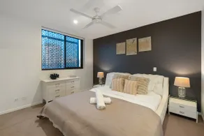 Rooftop Pool and View Stylish 2Bed with Ducted AC - Image 5