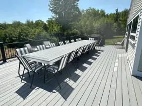 Mountain view retreat with beach access - Image 5