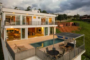 House for groups | 7 en-suites + heated pool - Image 2