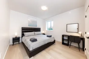 Brand New Luxury Suite in Fleetwood | King Bed - Image 5