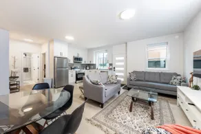Brand New Luxury Suite in Fleetwood | King Bed - Image 3
