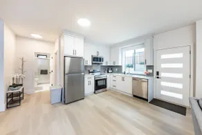 Brand New Luxury Suite in Fleetwood | King Bed - Image 4