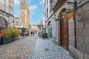 Beautiful studio facing the cathedral - Image 4