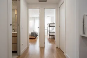 Newly renovated apartment ideal for groups/families - Image 4