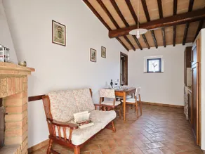 Romantic Yellow apartment in Crete Senesi - Image 4