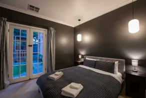 Monument House - Image 4