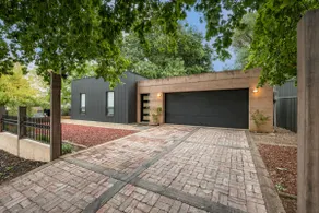 Monument House - Image 2