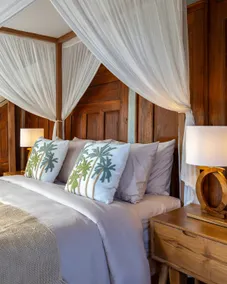 Charming 4BR Wooden Villa with Lush Garden Oasis by Santi mnagement - Image 2