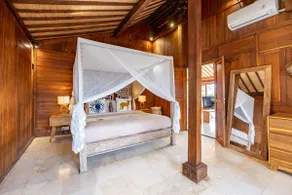 Charming 4BR Wooden Villa with Lush Garden Oasis by Santi mnagement - Image 3