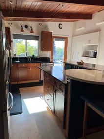 Chef's Kitchen w/View! UO Track & Field Half Mile - Image 2