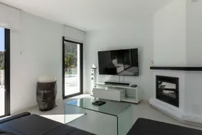 Luxe Villa 4BR | Pool | Garden | BBQ | Basketball - Image 5
