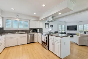 3Bd with Amazing City Views! - Image 4