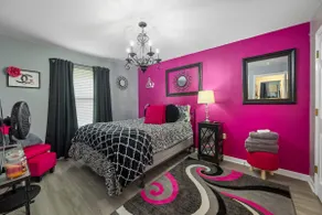 Adorable Downtown Cottage - Image 3