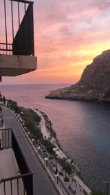 Seafront Apartment with Amazing Sunset View - Image 3