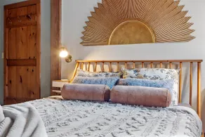 Luxe Henniker Hideaway - Image 3