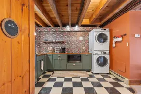 Luxe Henniker Hideaway - Image 5