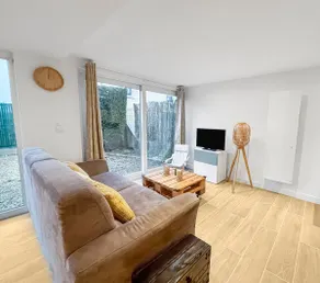 Cozy renovated and bright home - Image 4