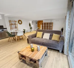 Cozy renovated and bright home - Image 3