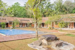 Cozy King Room w/ Kitchen & Plunge Pool Access - Image 2