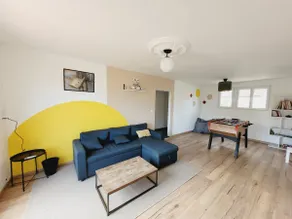 Large family home with pool. - Image 4