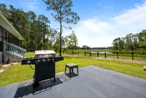 Relaxing 3BR Getaway in Peaceful Surroundings - Image 3