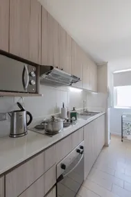 Bright 2-Room Apartment Near Hos Barros Luco - Image 4
