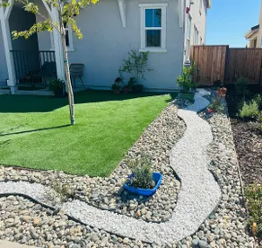 Spacious 4BR-3BA Cozy and Modern in Elk Grove - Image 2