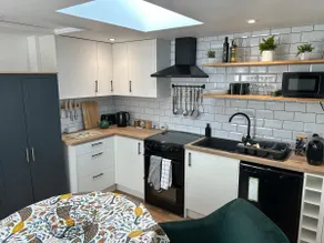 Peaceful Private Studio, Easy Access, Dogs Welcome - Image 2