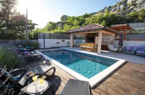 Villa with private heated pool united with nature - Image 2