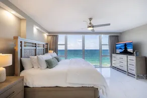 Ocean Haven Retreat: beachfront paradise with pool - Image 4
