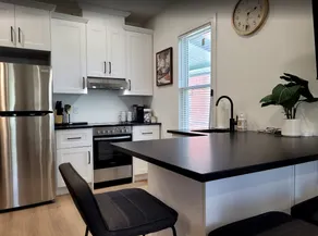 Modern Stay w Granite Island & Detroit River Views - Image 3
