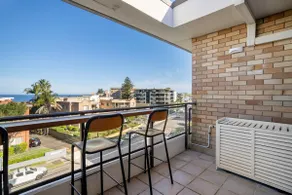 Top Floor Freshly Renovated Unit - Image 2