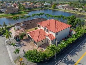 Glow Lakefront Villa, Heated Pool - Spa, 4K Cinema - Image 5