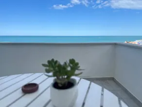 Sea view, beachfront. - Image 2