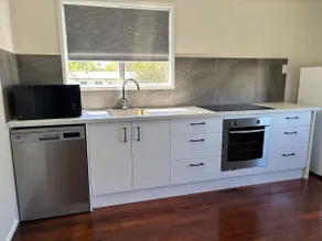 Family retreat near Caboolture Hospital - Image 5