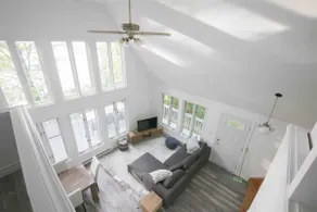 Grippen Lakehouse: Waterfront Cottage for 10 - Image 2