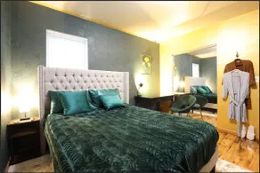 Luxe Vintage Loft | Retro Theatre ~ 10 min to DT - Image 2