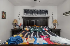 Musician Lounge w/King Bed near The Hill - Image 4