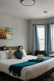 Newly Renovated Cozy 3BR Modern Home near NYC! - Image 3