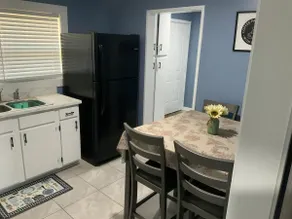 Cozy place away from home, 3 bedroom (B) - Image 4