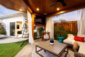 Modern LA Oasis/Pool/Firepit/King/Soakingtub - Image 5