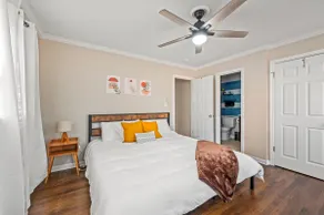 The Rhitreat, 2BR, 10 Min to Downtown & Airport - Image 4