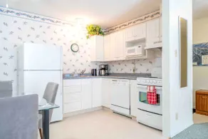 Kimberley Escape: 1BR+Studio w/ Hot Tub, Pool, BBQ - Image 3