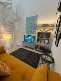 Stylish Boutique Duplex Apartment Home - Orange - Image 5