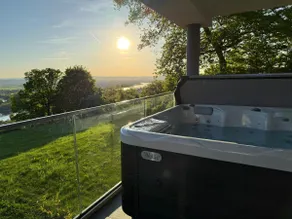 VIP Suite with Panoramic View: Hot Tub & View - Image 2