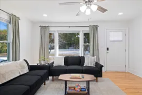 Pirate's Retreat: 4 Mins to ECU, Sleeps 8 - Image 3
