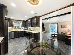 Humble Hot Tub House - Image 4